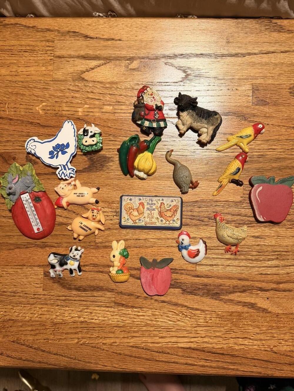 Vintage Kitchen Fridge Magnet Lot 18pc Farmhouse Rooster Cow Pigs Taiwan Retro